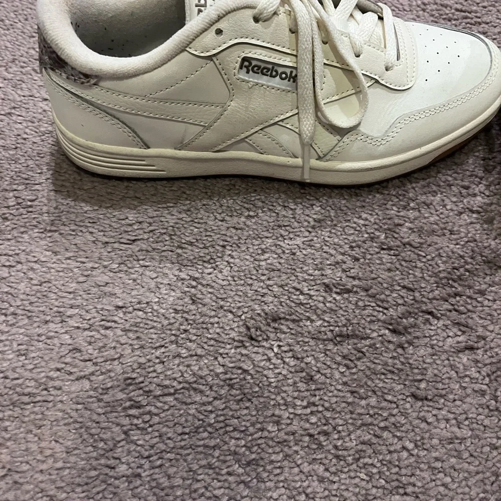 Womens Off White Reeboks - Picture 5 of 5